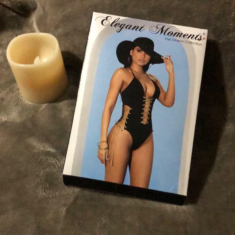 Sexy lace-up swimsuit!